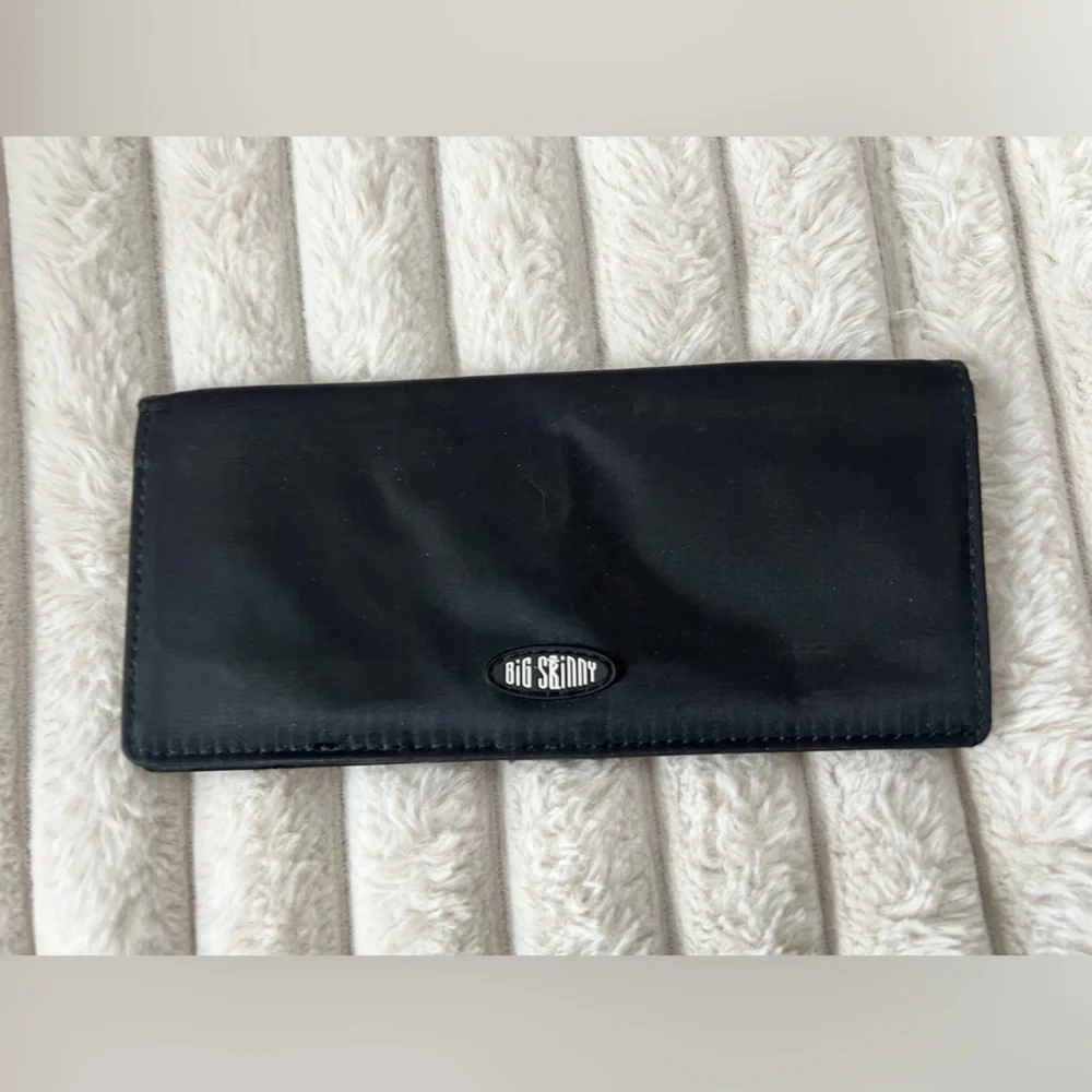 Black Women’s Slim Wallet - Sleek Organizer - Picture 1 of 4